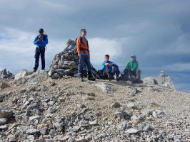 Gipfelfoto Schnidehorn mit Stefan, Matthias, Jakob, Karin